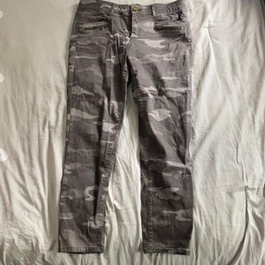 Democracy Women’s Camo Jeggings Size 10
